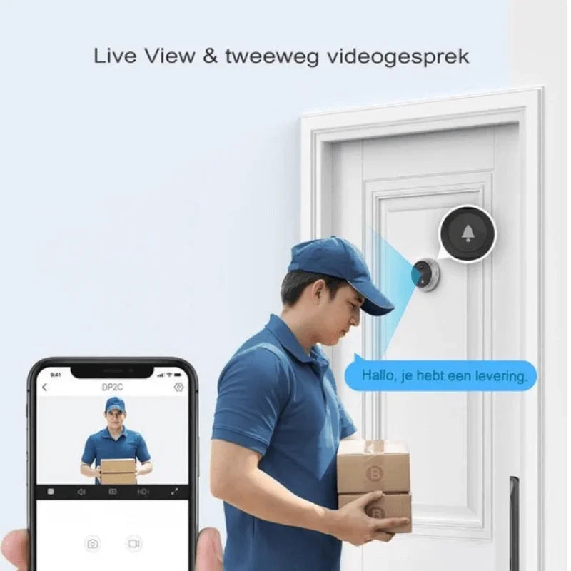 Leveransbud med paket fångas av videodörrklocka, liveström visas på mobiltelefon.