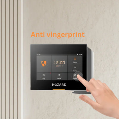Modern larmpanel med pekskärm, finger aktiverar anti-fingeravtrycksfunktion.